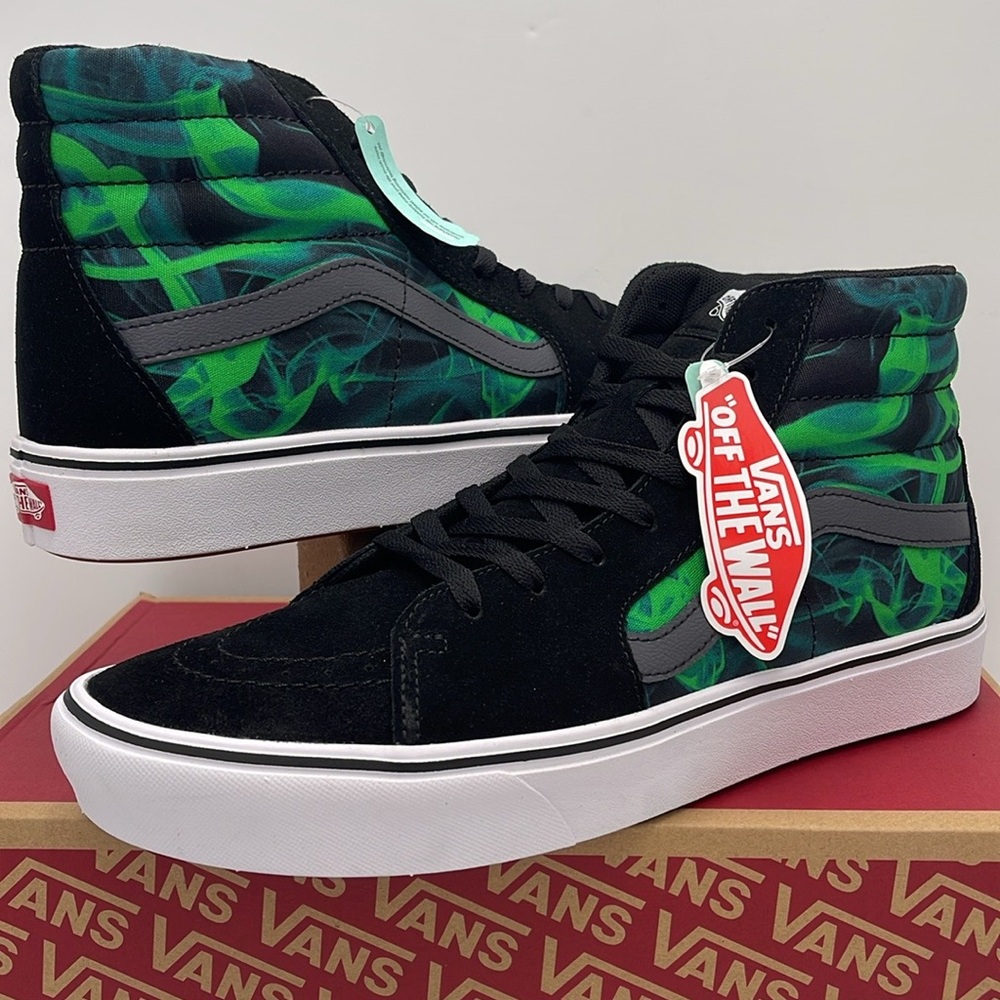 Vans WMNS Comfycush Sk8-After Dark Black/Green
VN0A7TNOYJ7
Sneakers